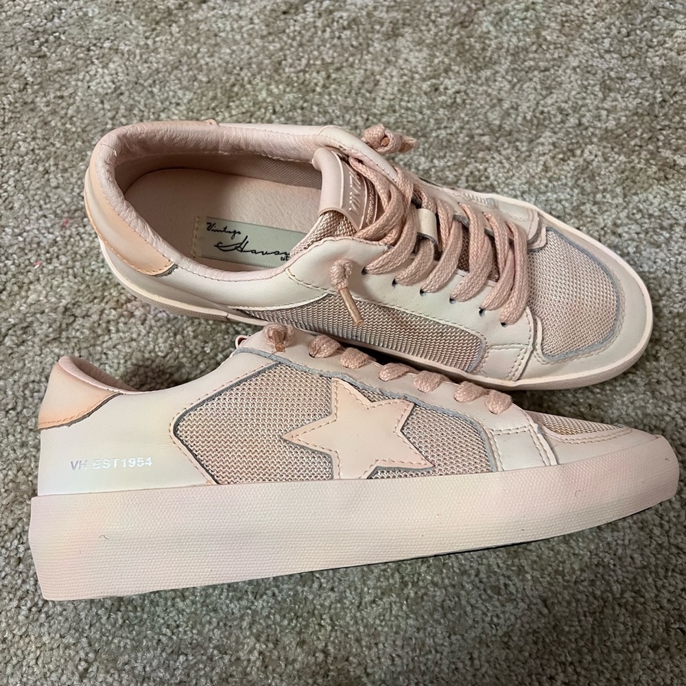 Women's Pink Star Sneakers